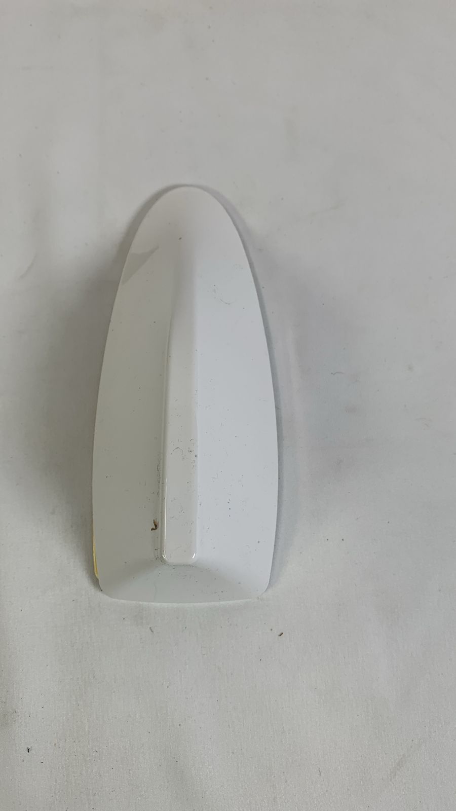 Shark fin antenna